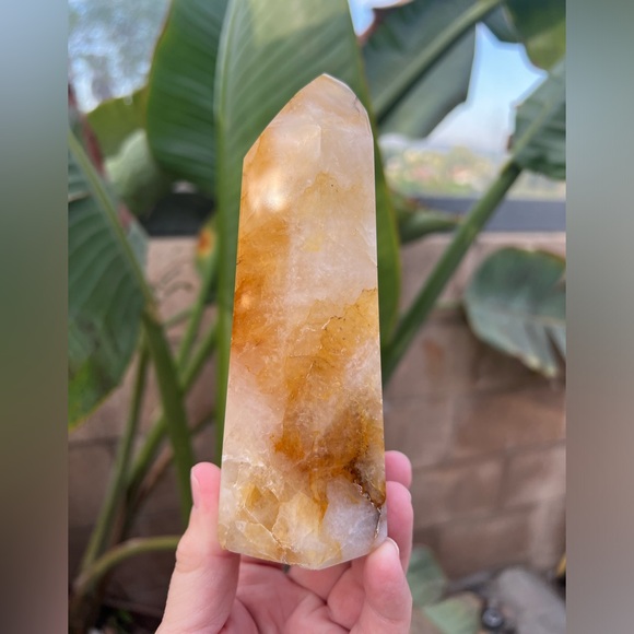 Golden Healer Crystal Tower - Picture 2 of 10